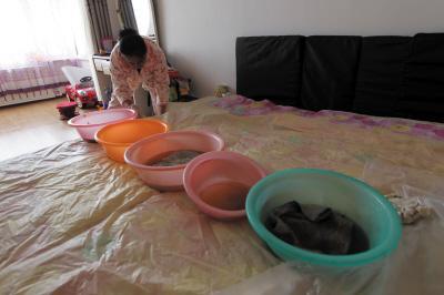 琼中楼上漏水，住户失联，小区没物管，业主维权难！律师来支招……